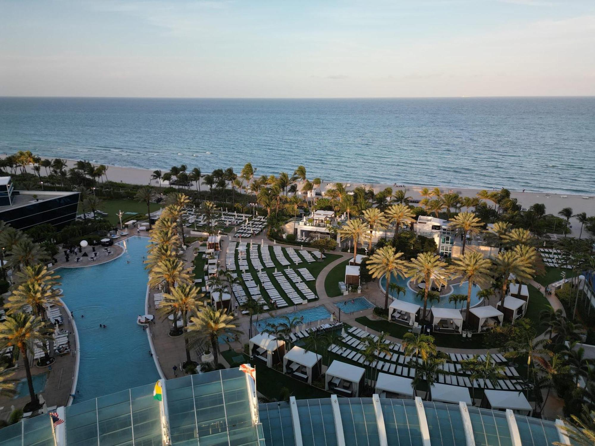 Fontainebleau Resort Balcony W Ocean + Bay View マイアミビーチ エクステリア 写真